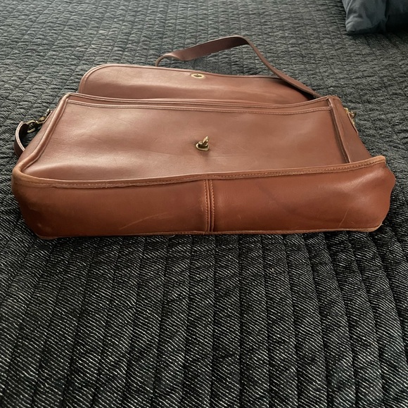 Vintage Coach Brown Leather Laptop Bag with Adjustable Strap - Picture 4 of 14
